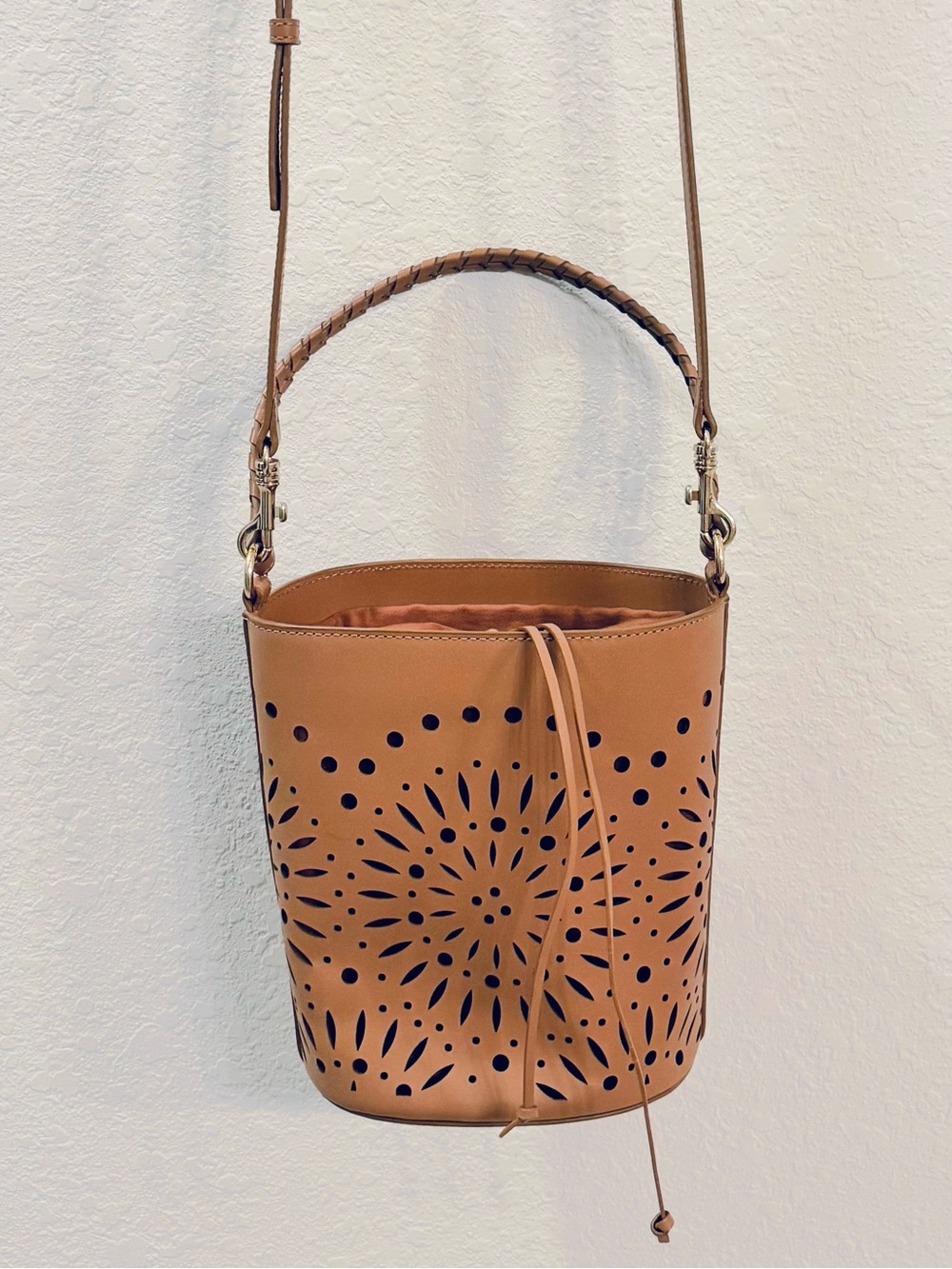 CHICO’S, Laser-Cur Leather Bucket Bag, EUC